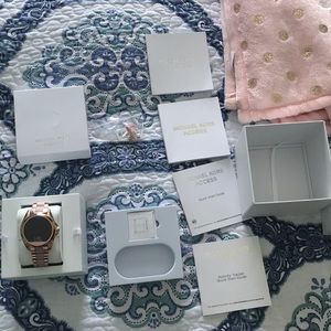 Michael Kors Bradshaw Rose Gold Smartwatch/Charger